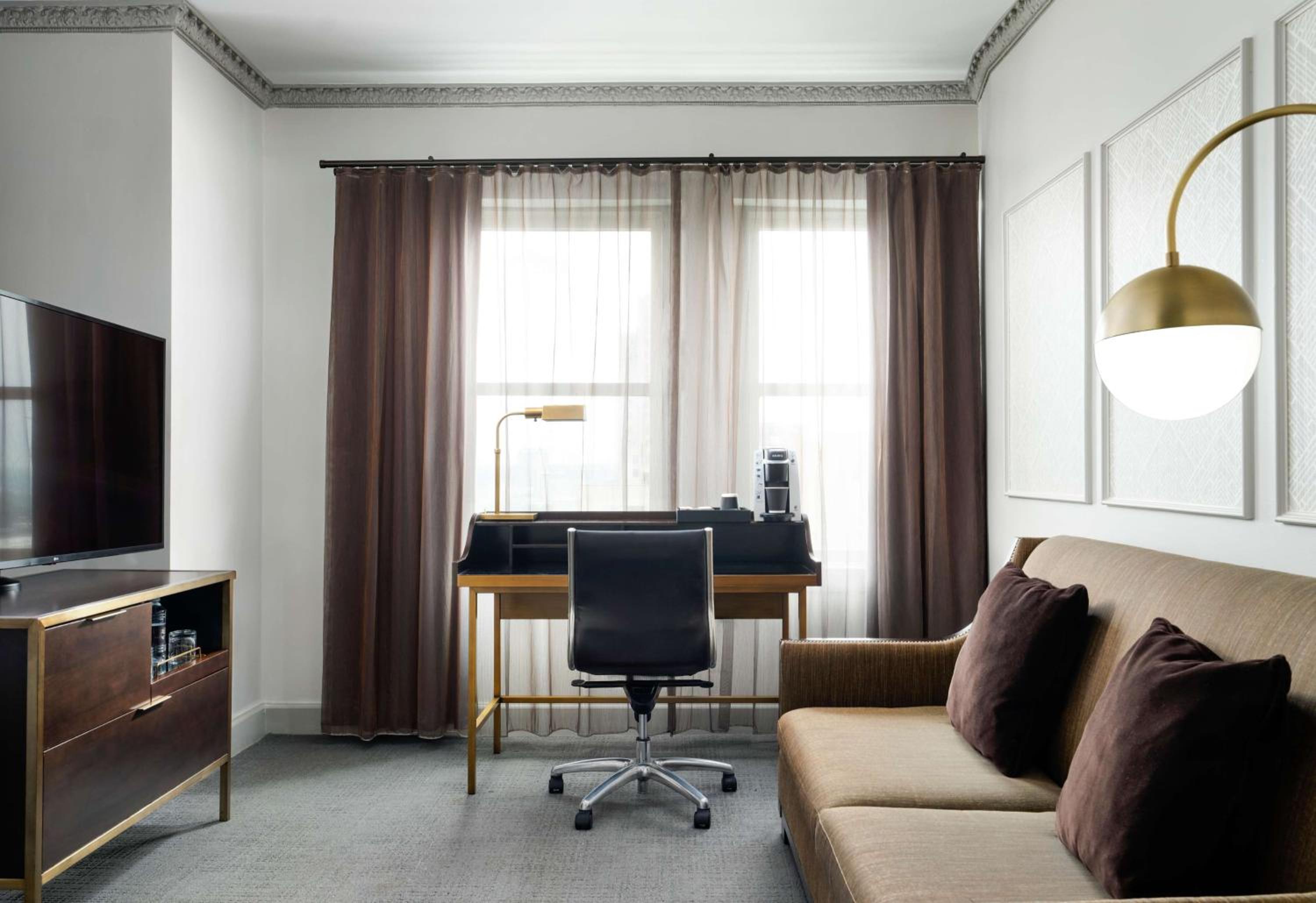 Kansas City Vacations - Hotel Phillips Kansas City, Curio Collection By Hilton - Property Image 10