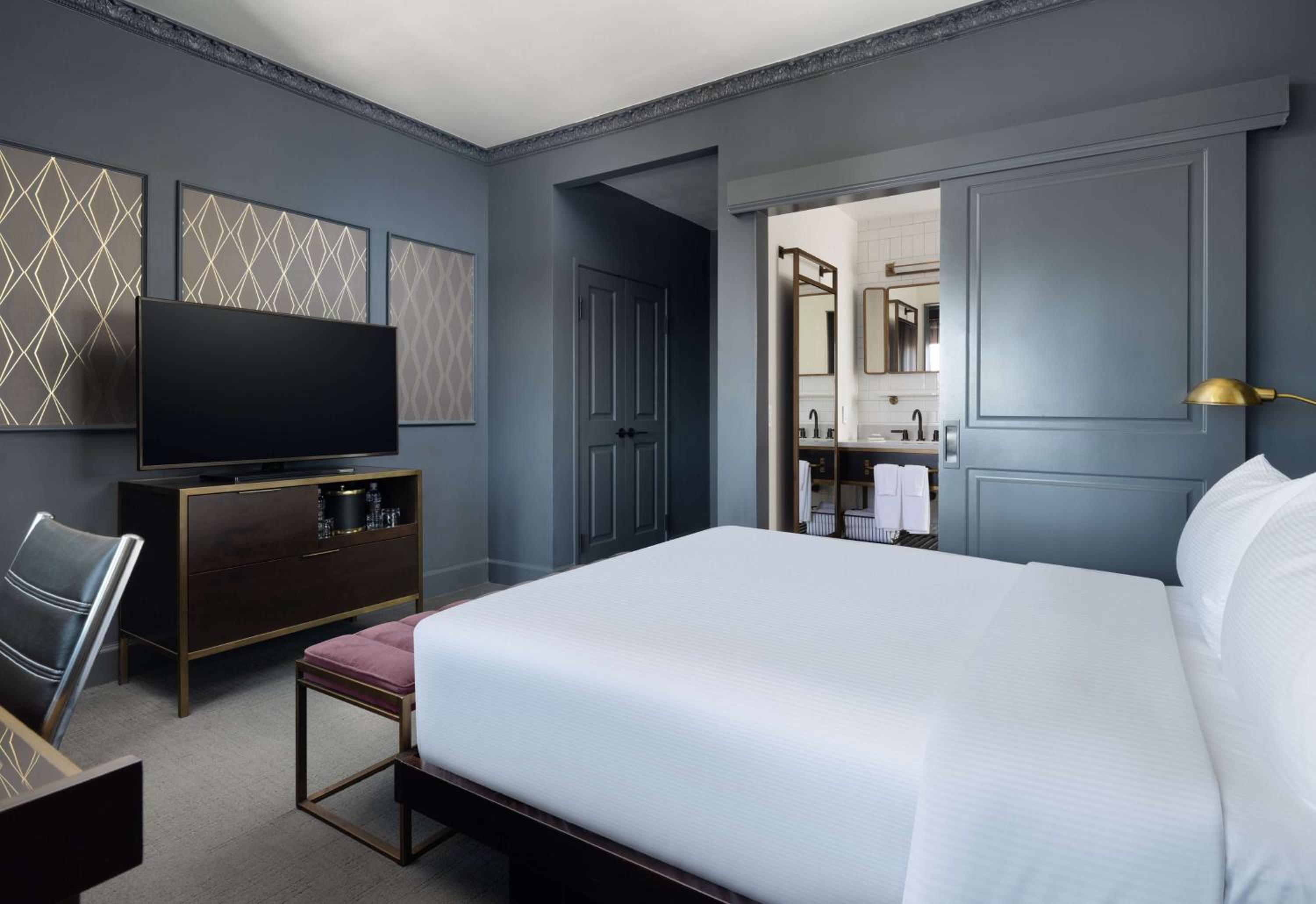 Kansas City Vacations - Hotel Phillips Kansas City, Curio Collection By Hilton - Property Image 32