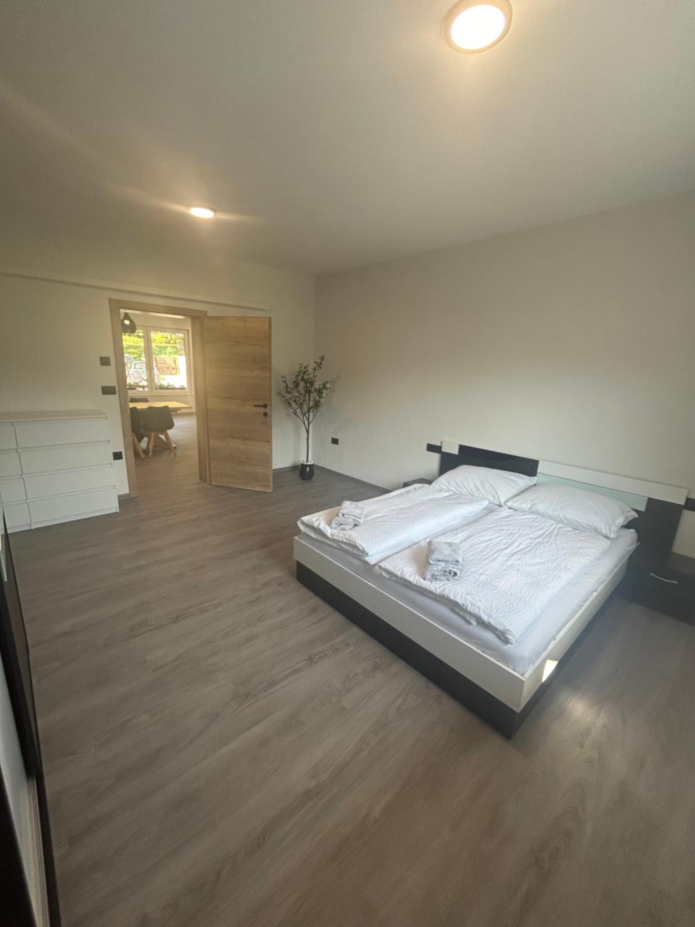 Apartments Ema