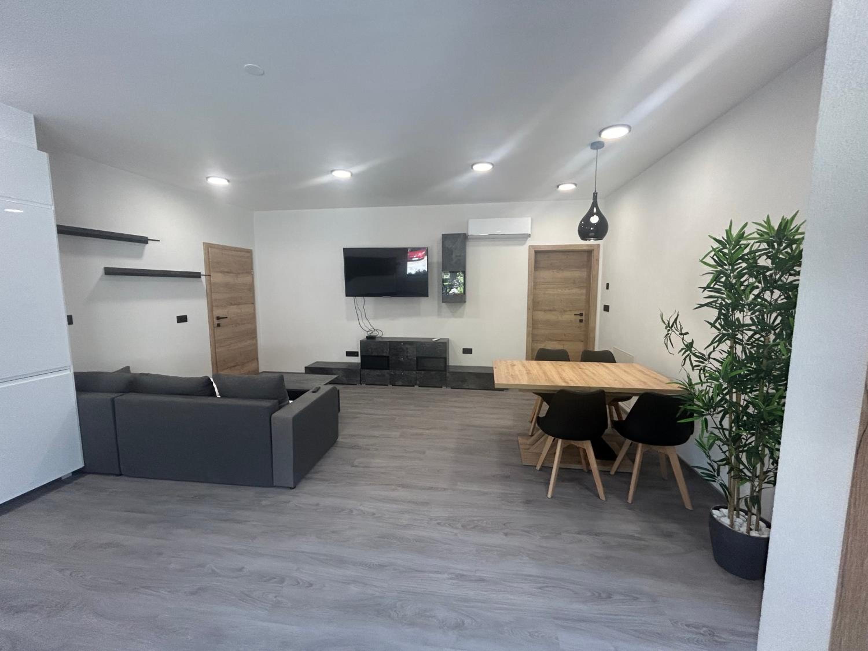 Apartments Ema