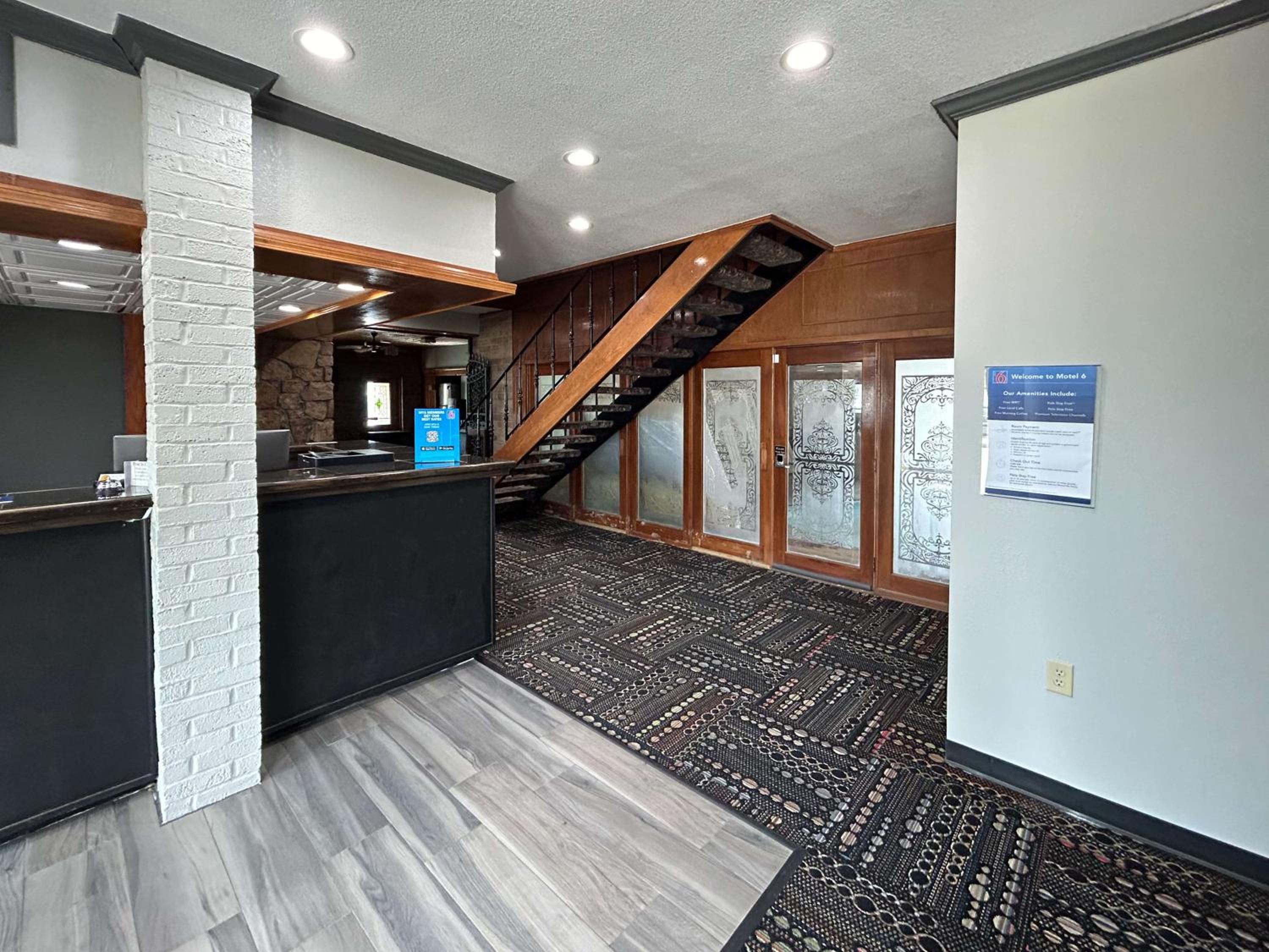 Lobby & Reception