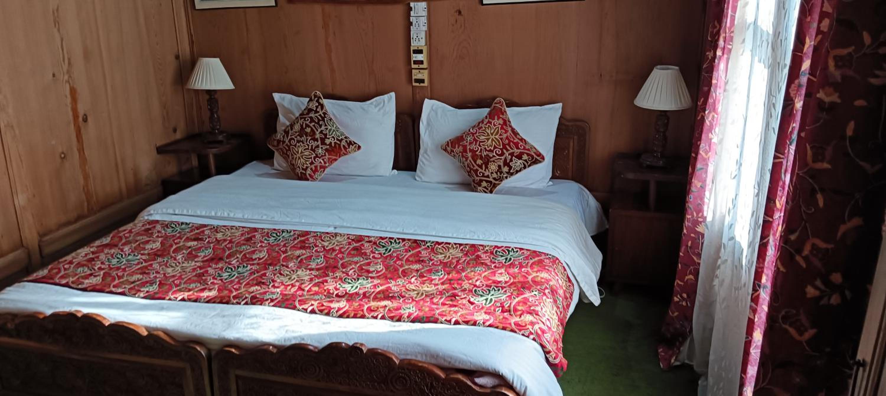 Golden Crest DALLAKE