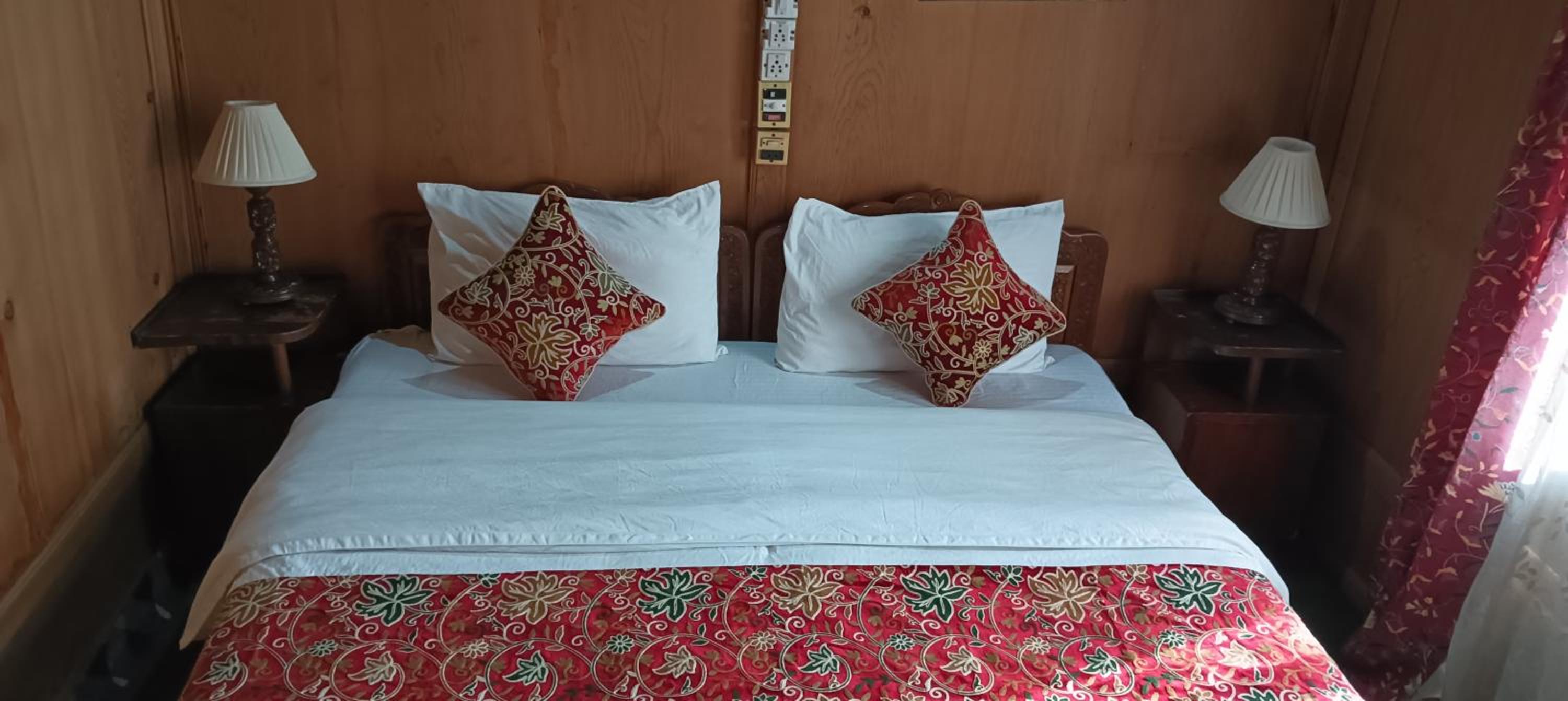 Golden Crest DALLAKE