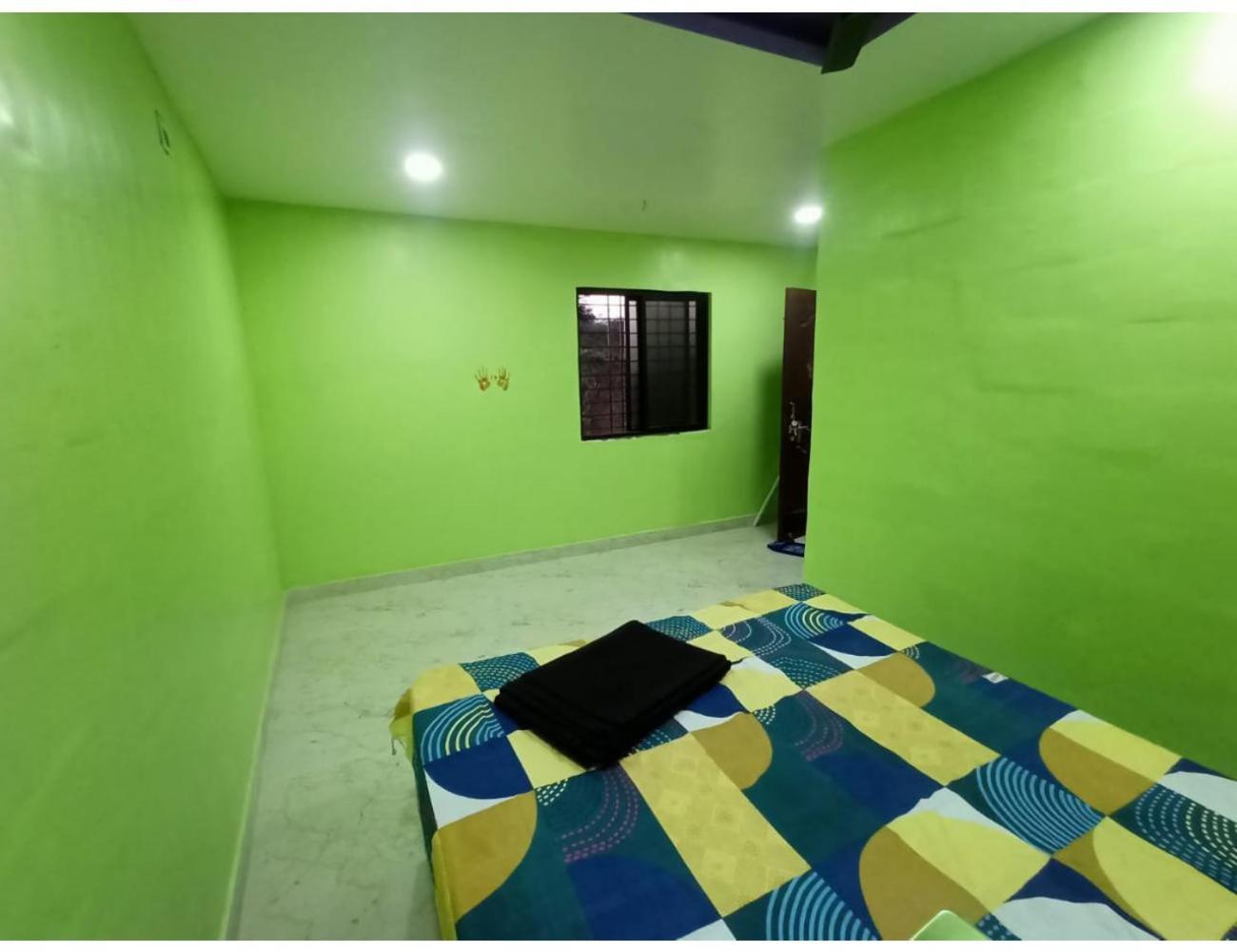 Sawami Om Bhakat Niwas Resort, Akkalkot