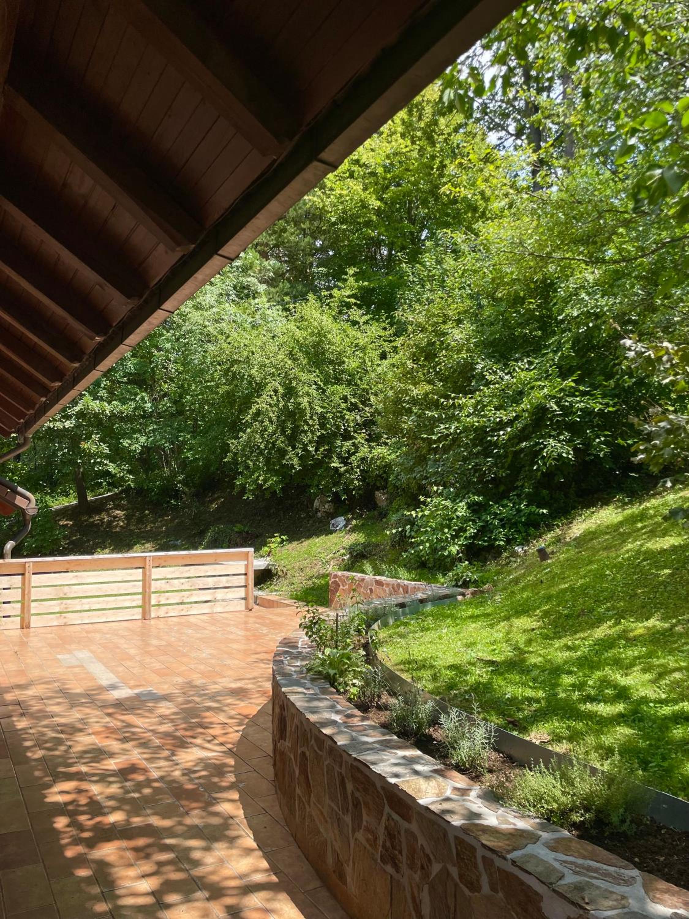 Green Breeze - Private Hot Tub Retreat view 5