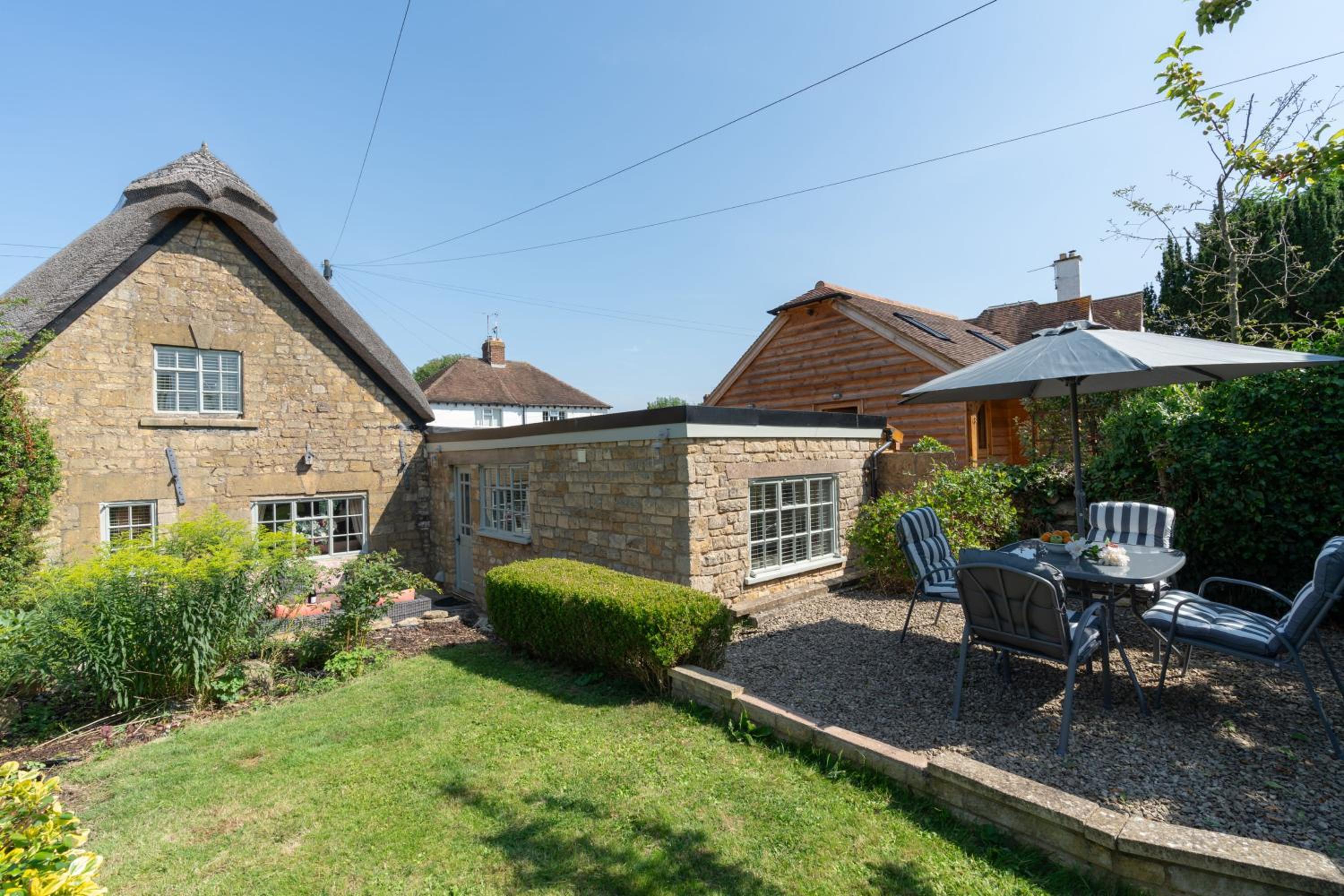 Orchard Cottage, Broadway view 4