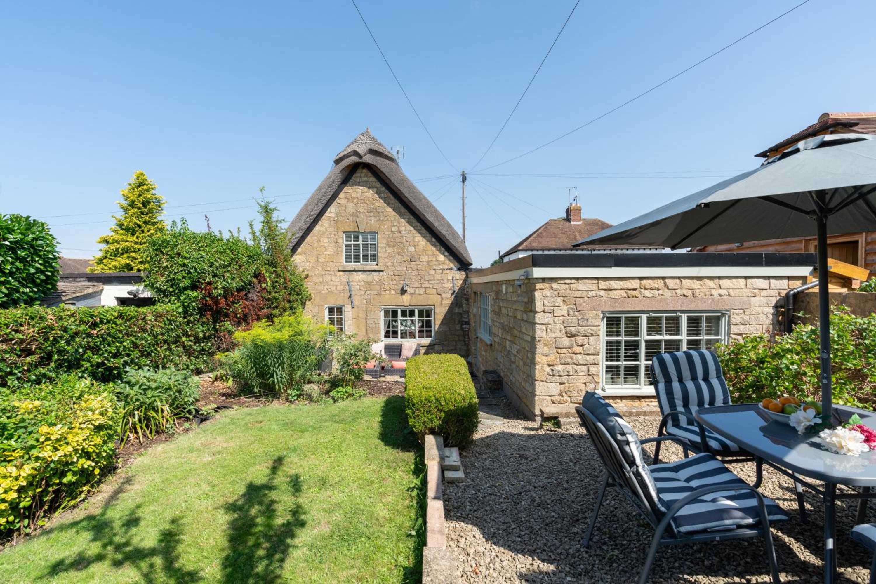 Orchard Cottage, Broadway view 2
