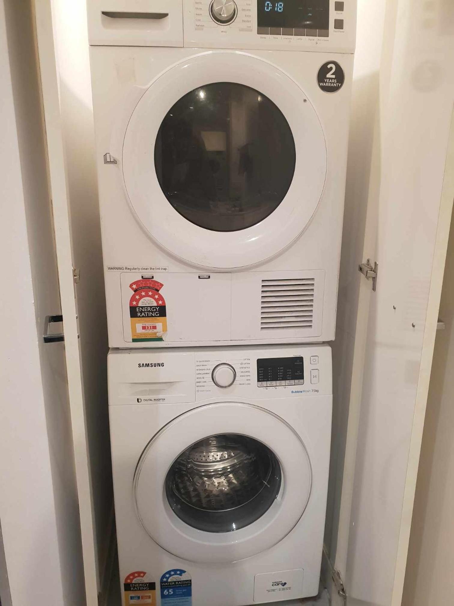 Cosy Beach Apartment with Free Secure Car Park