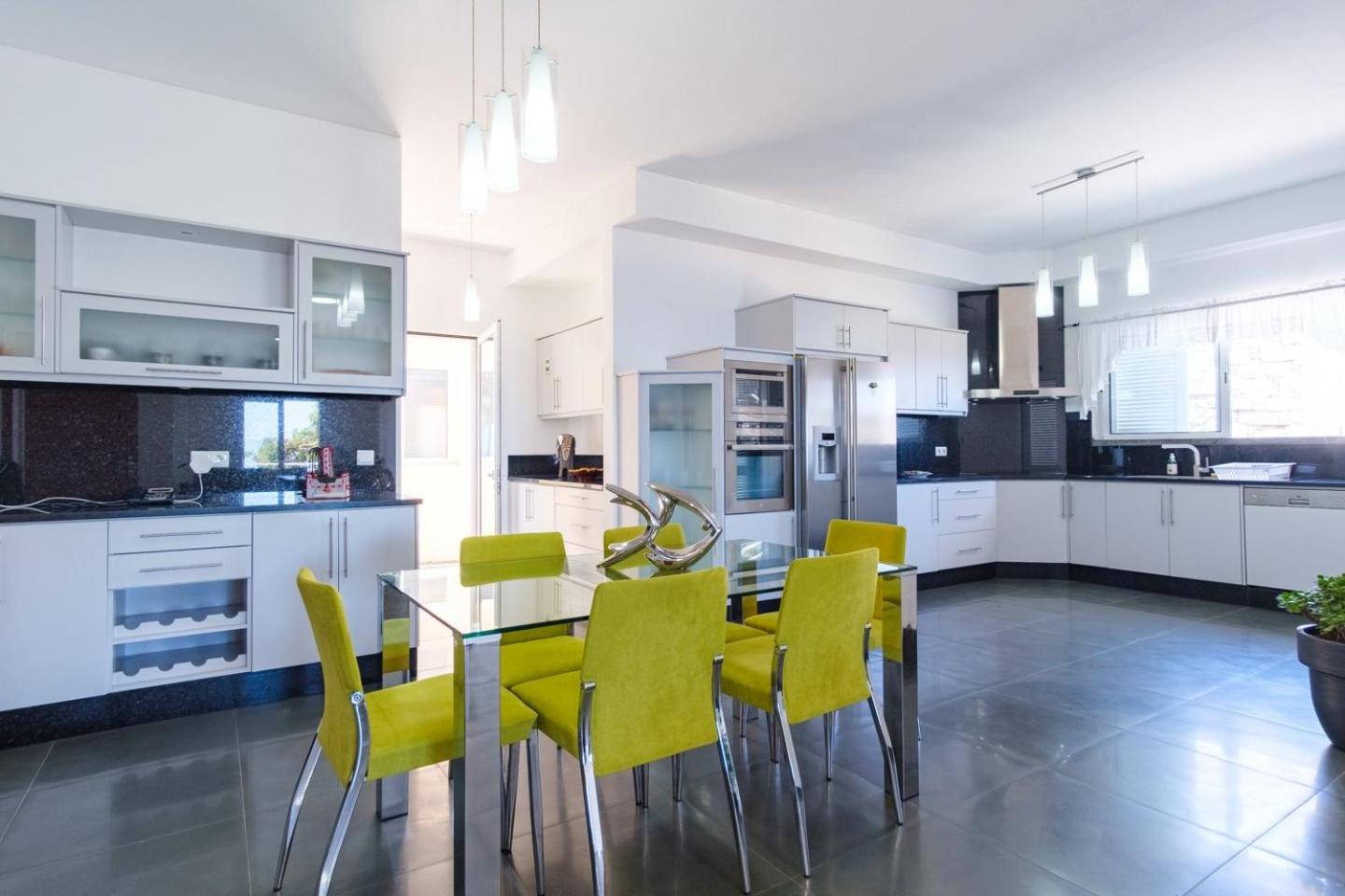 GuestReady - Spacious stay with sea views view 4