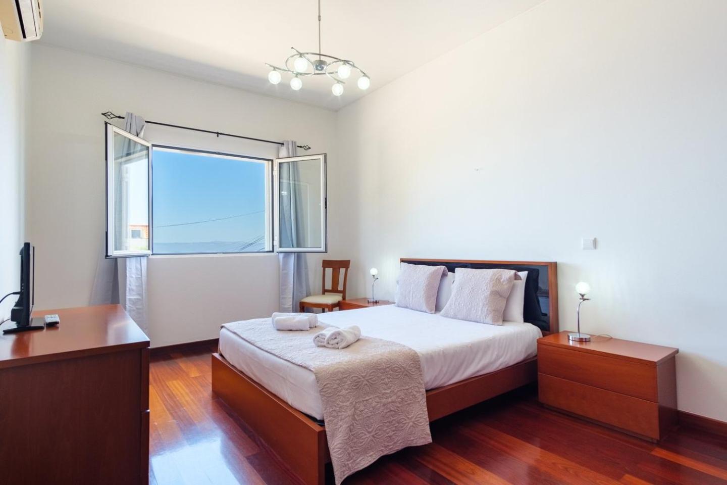 GuestReady - Spacious stay with sea views view 3