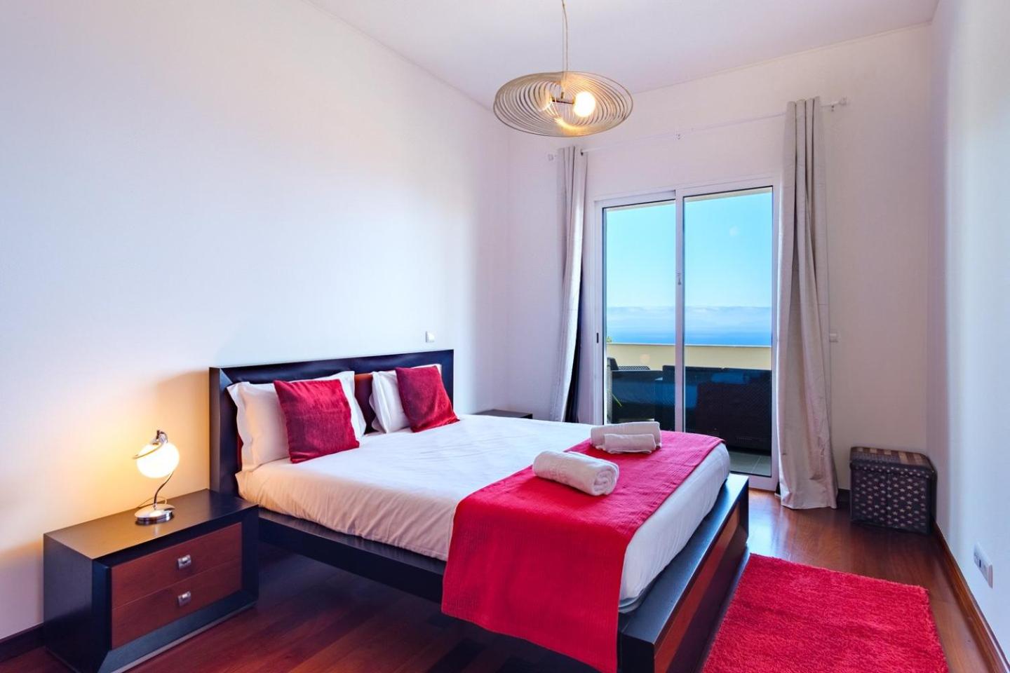 GuestReady - Spacious stay with sea views view 5