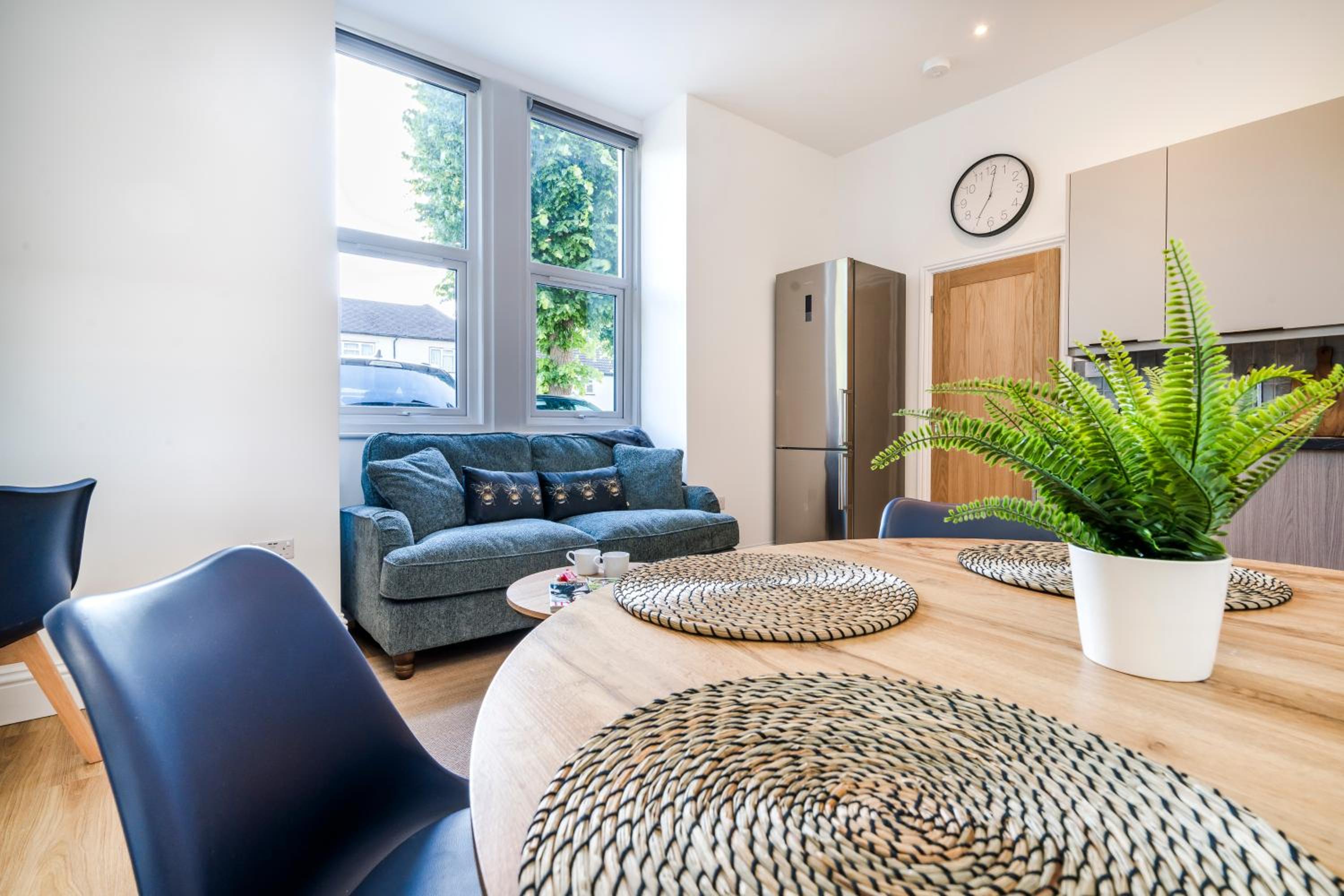 Cozy 2 Bedroom Apartment in Sutton view 4