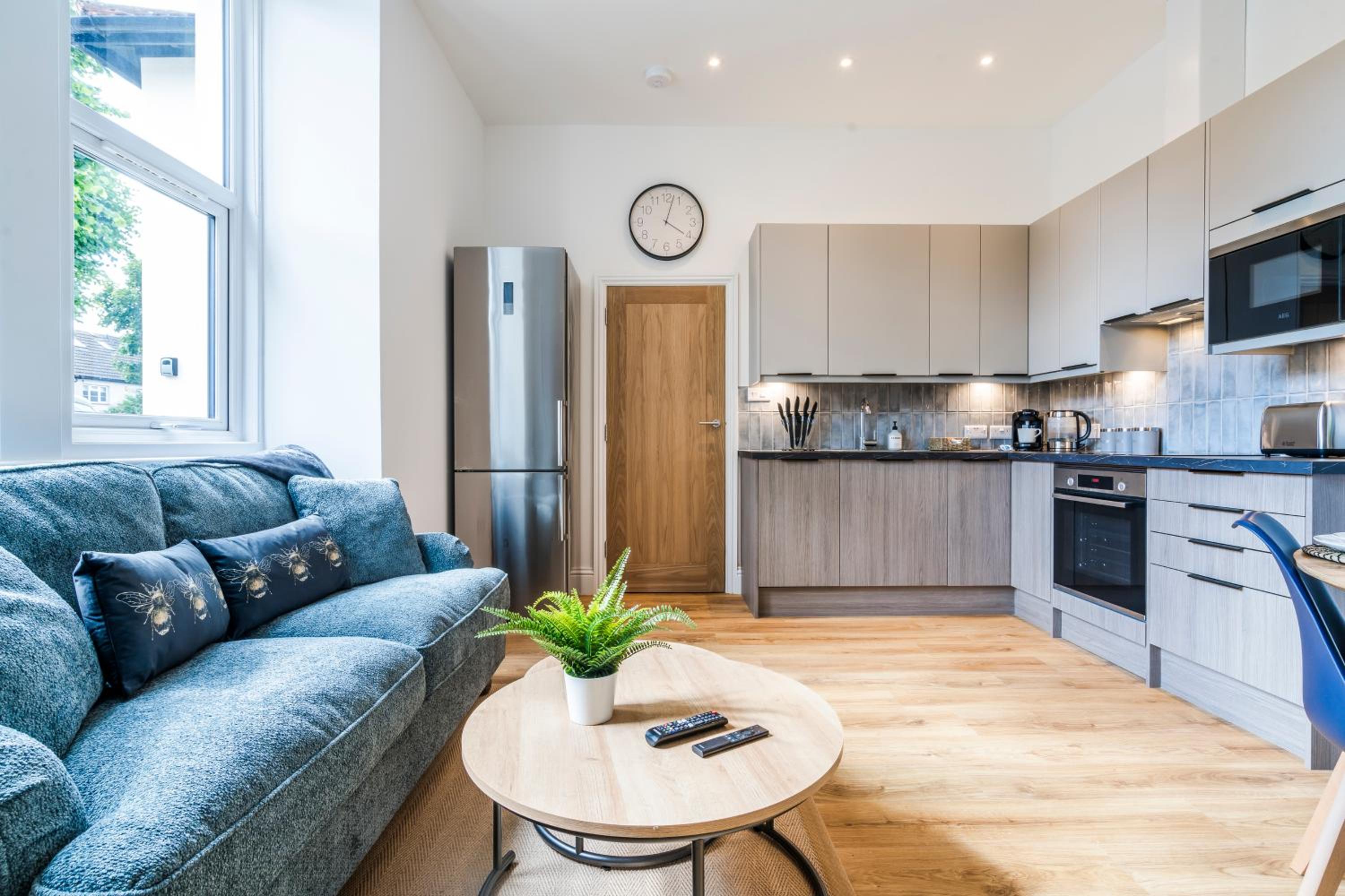 Cozy 2 Bedroom Apartment in Sutton view 5