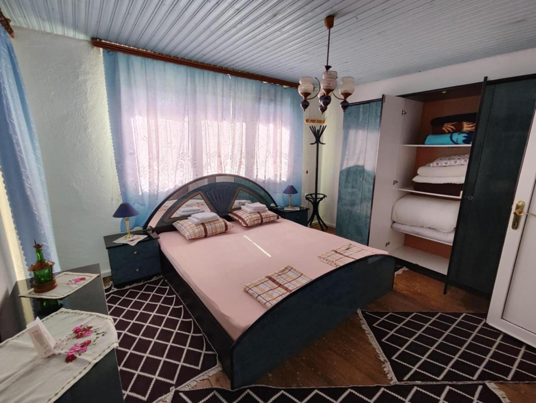 Retro Retreat Izačić