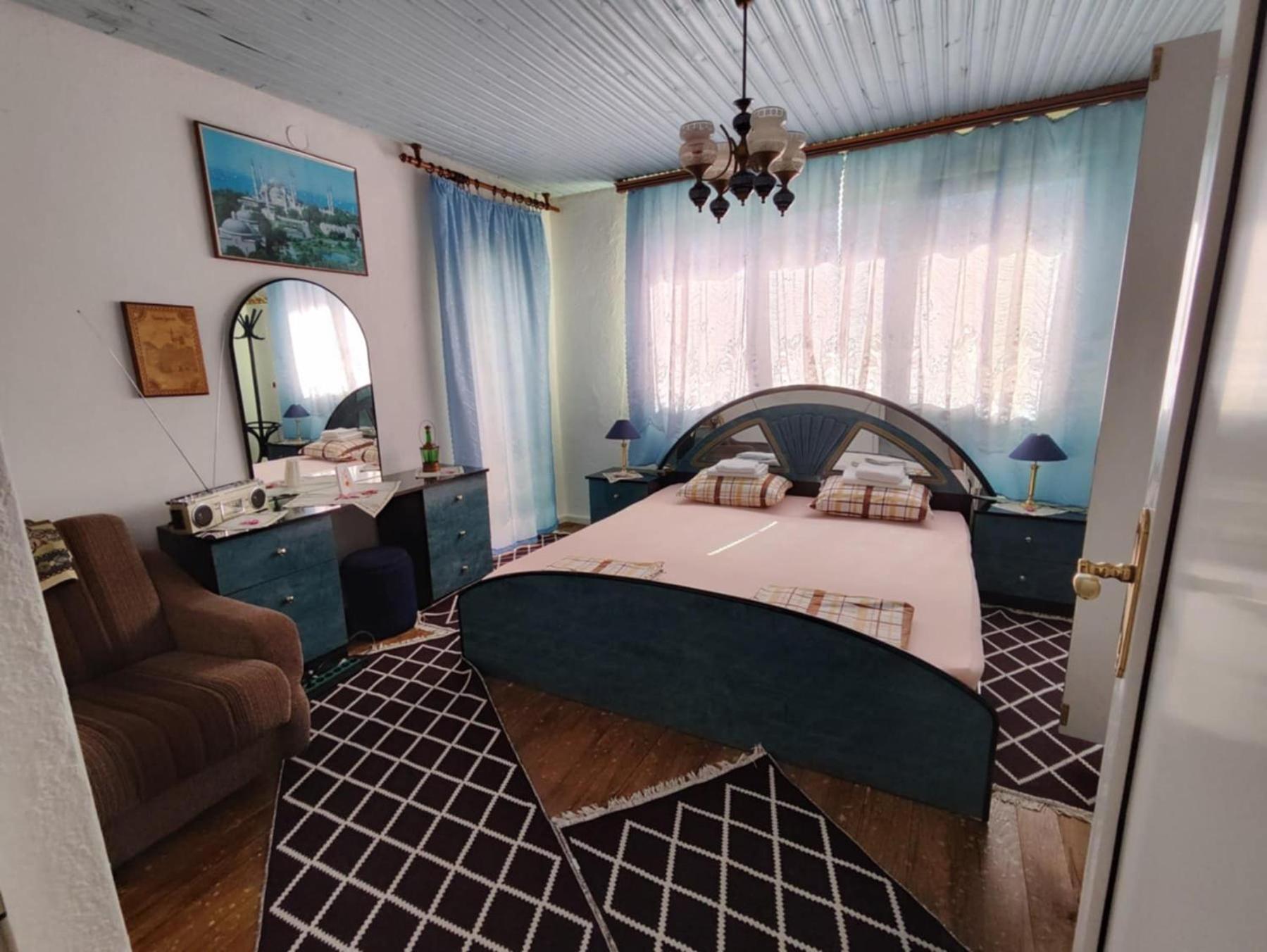 Retro Retreat Izačić