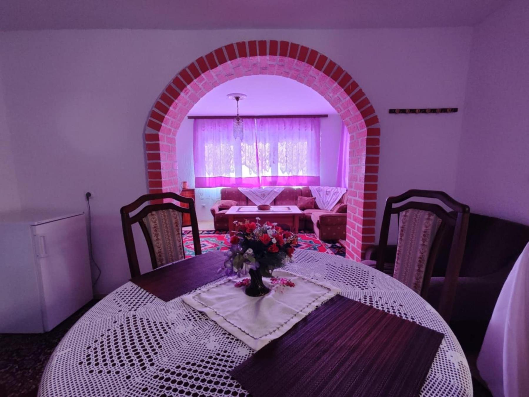 Retro Retreat Izačić