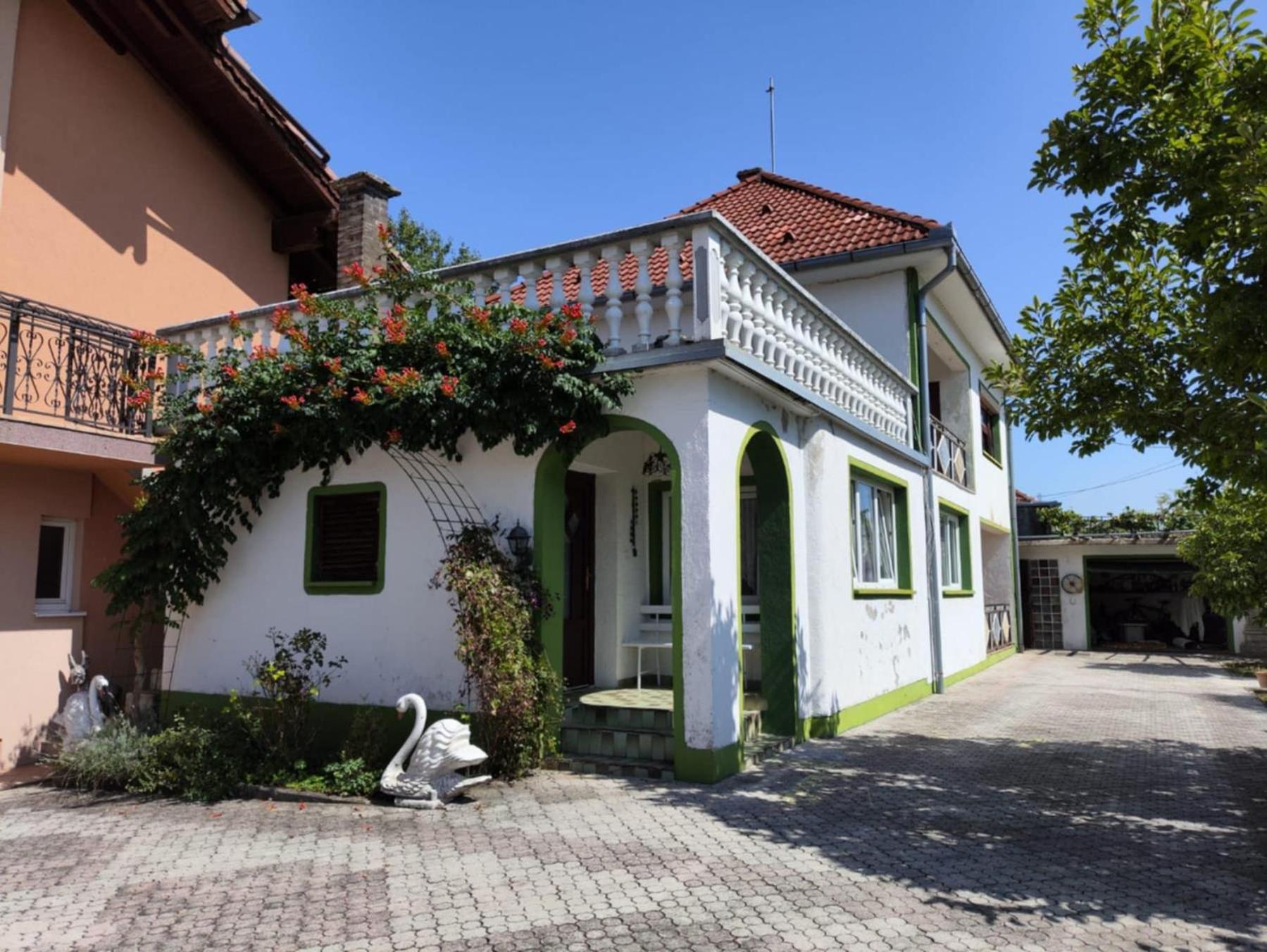 Retro Retreat Izačić