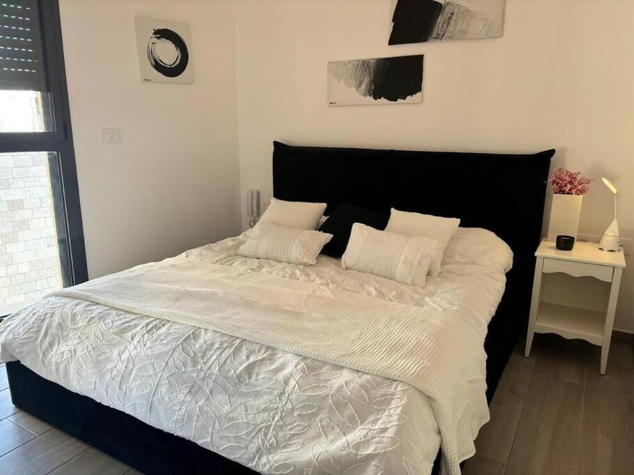 Agrippas suite - suzan view 5