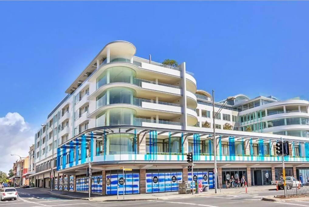 Pacific Chic Luxury Pad - Beachfront Aircon Lift