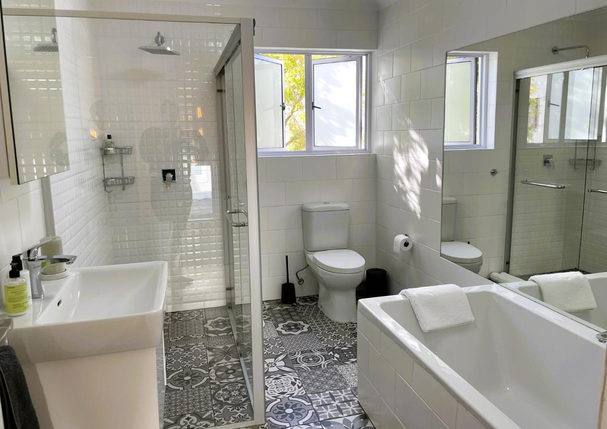 Stylish 2 Bedrooms in Central Stellenbosch view 4