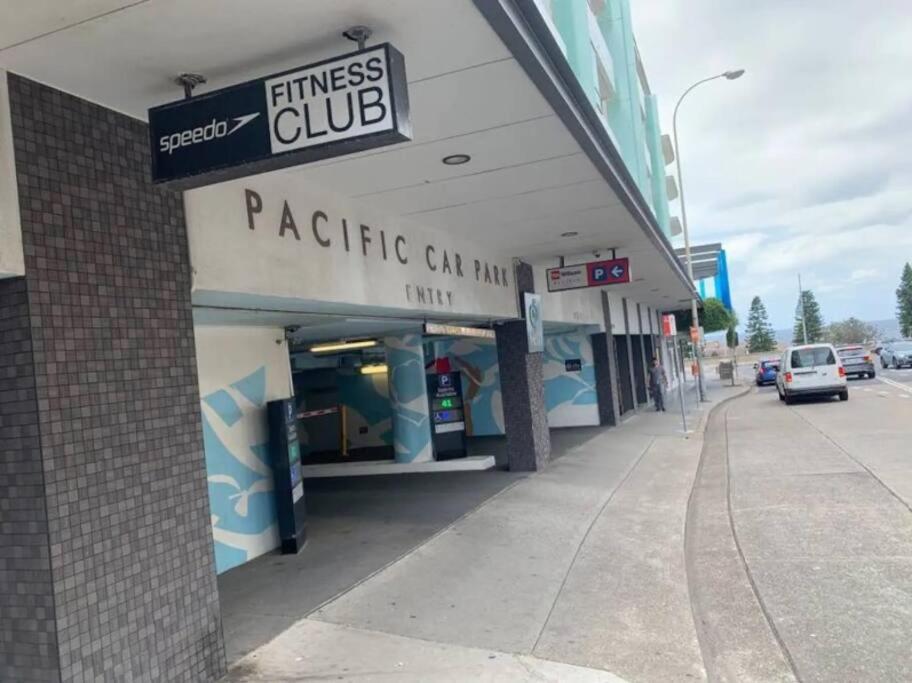Pacific Chic Luxury Pad - Beachfront Aircon Lift