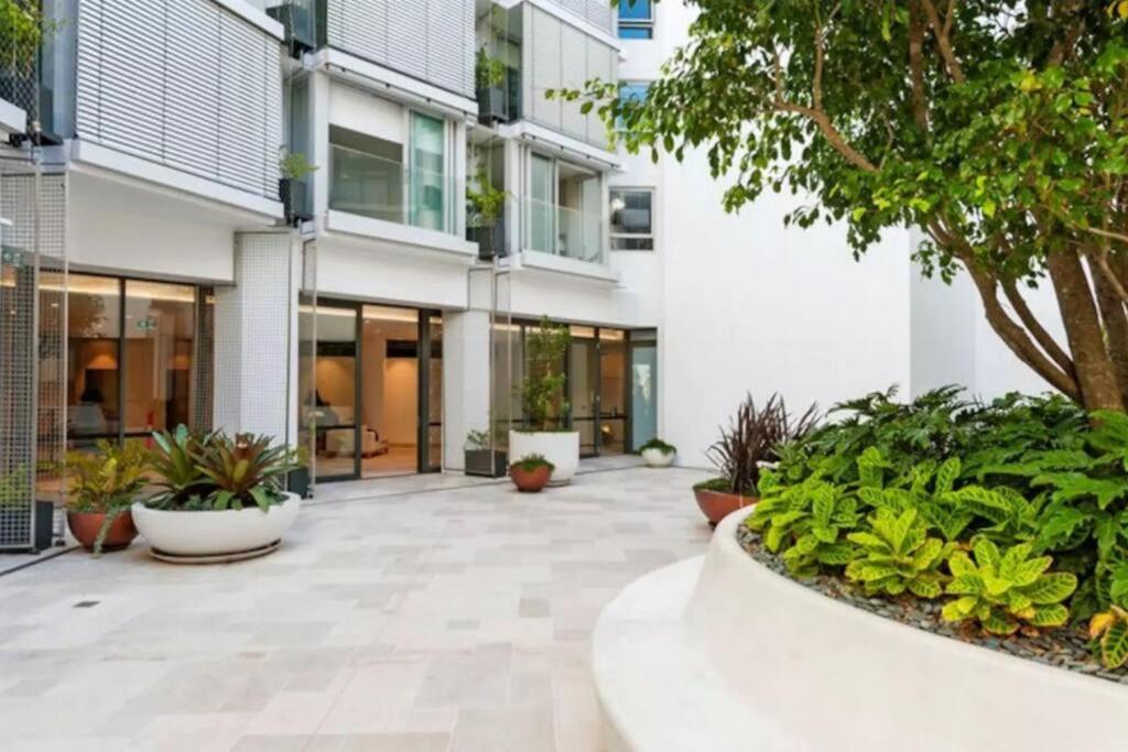 Pacific Chic Luxury Pad - Beachfront Aircon Lift