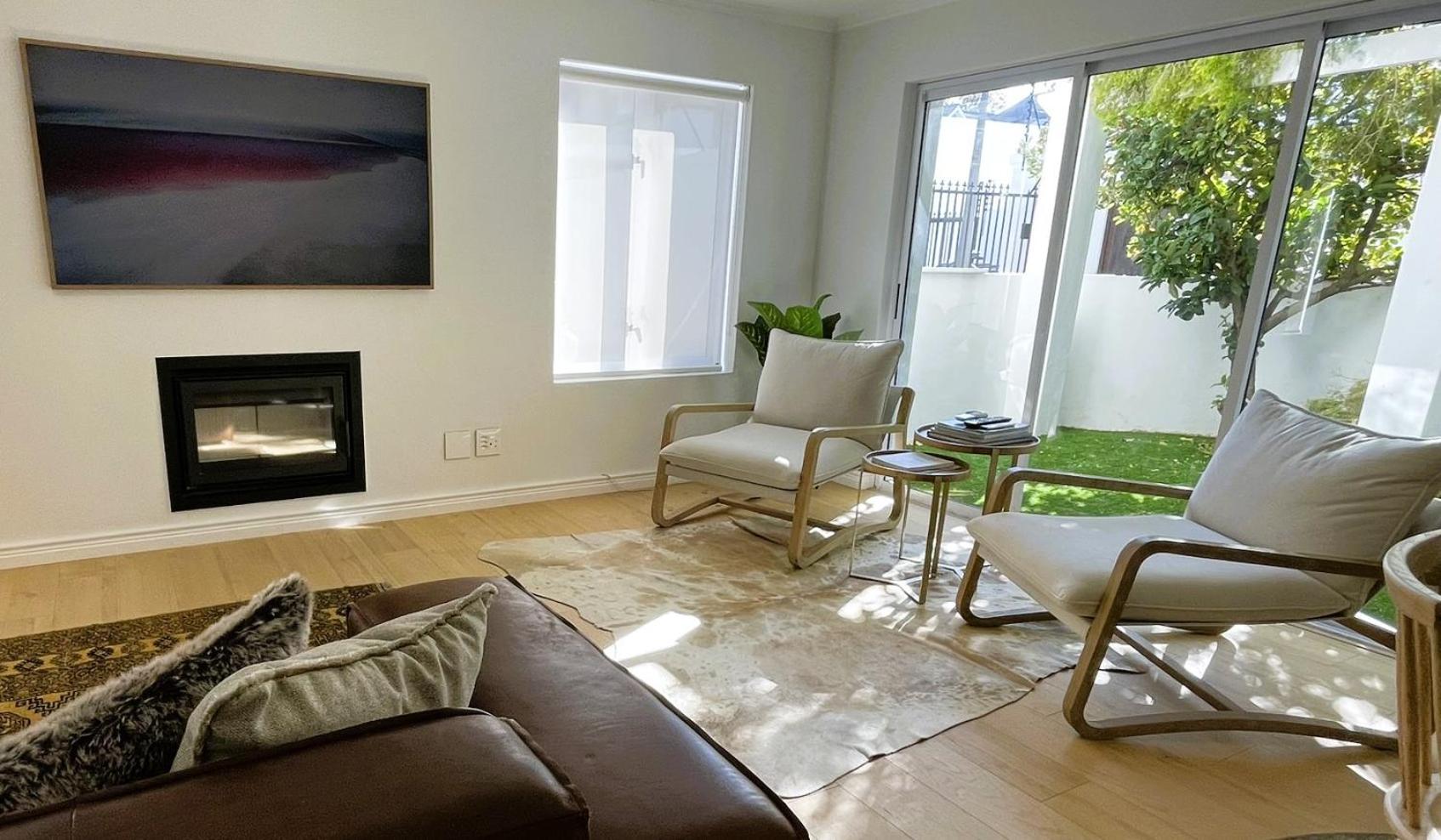 Stylish 2 Bedrooms in Central Stellenbosch view 3