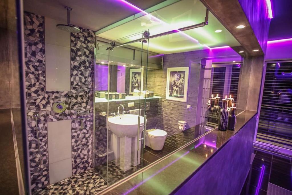 Luxus Penthouse der Superlative über 3 Etagen mit Rooftop Wellness Whirlpool im New York Style