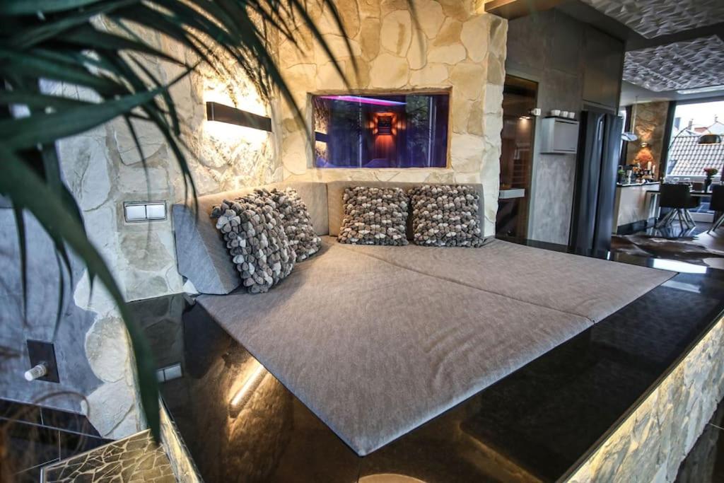 Luxus Penthouse der Superlative über 3 Etagen mit Rooftop Wellness Whirlpool im New York Style