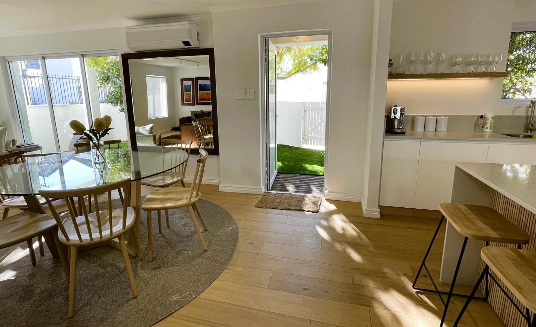 Stylish 2 Bedrooms in Central Stellenbosch view 2