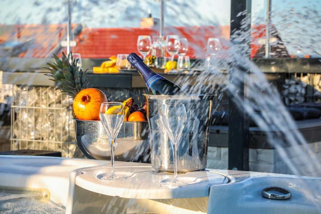 Luxus Penthouse der Superlative über 3 Etagen mit Rooftop Wellness Whirlpool im New York Style