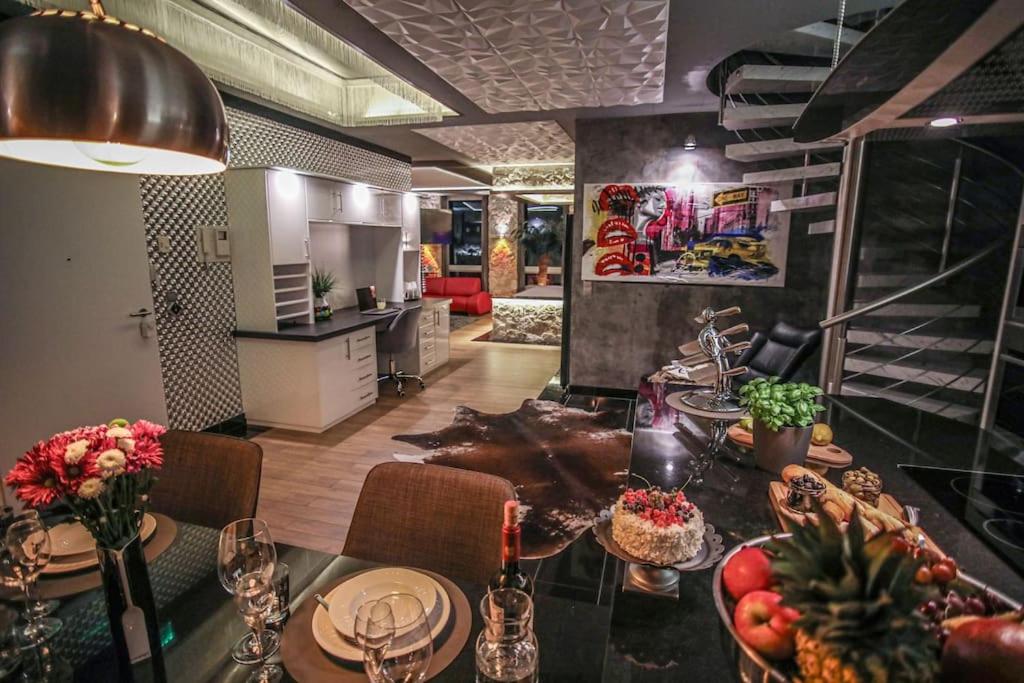 Luxus Penthouse der Superlative über 3 Etagen mit Rooftop Wellness Whirlpool im New York Style