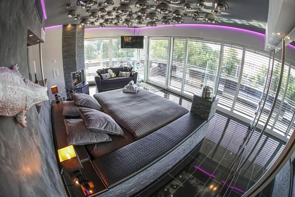 Luxus Penthouse der Superlative über 3 Etagen mit Rooftop Wellness Whirlpool im New York Style