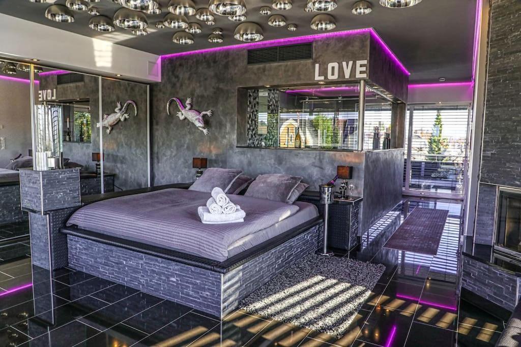 Luxus Penthouse der Superlative über 3 Etagen mit Rooftop Wellness Whirlpool im New York Style