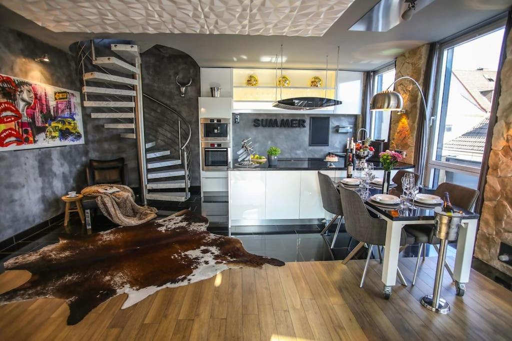 Luxus Penthouse der Superlative über 3 Etagen mit Rooftop Wellness Whirlpool im New York Style