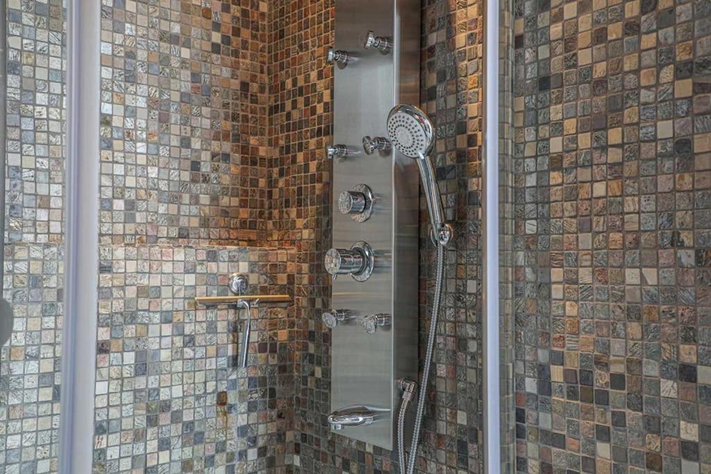 Luxus Penthouse der Superlative über 3 Etagen mit Rooftop Wellness Whirlpool im New York Style