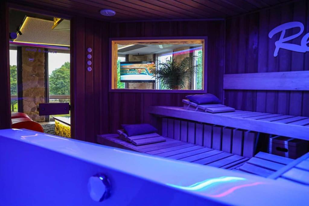 Luxus Penthouse der Superlative über 3 Etagen mit Rooftop Wellness Whirlpool im New York Style