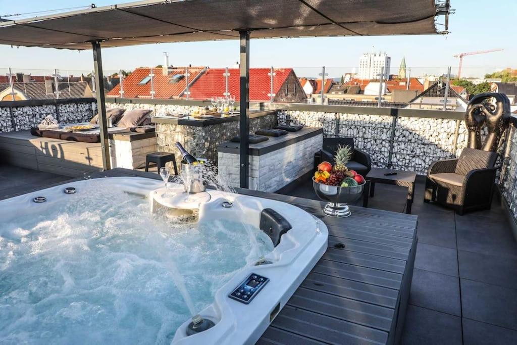 Luxus Penthouse der Superlative über 3 Etagen mit Rooftop Wellness Whirlpool im New York Style