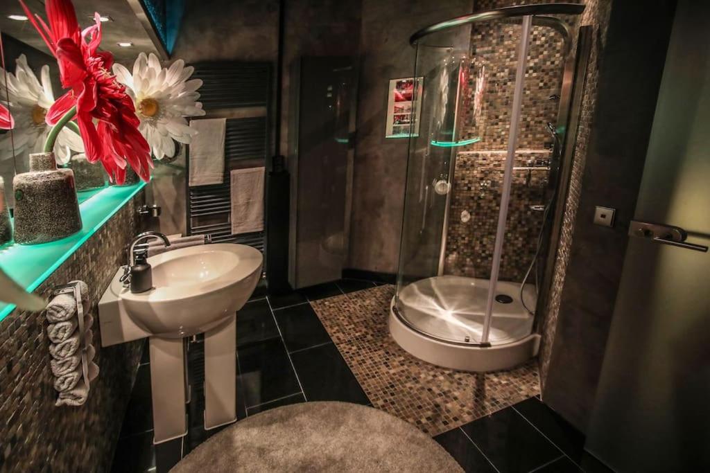Luxus Penthouse der Superlative über 3 Etagen mit Rooftop Wellness Whirlpool im New York Style