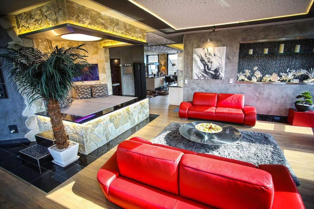 Luxus Penthouse der Superlative über 3 Etagen mit Rooftop Wellness Whirlpool im New York Style