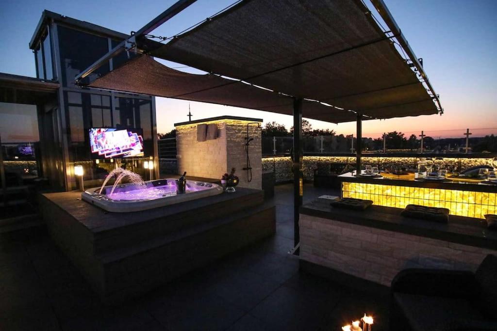 Luxus Penthouse der Superlative über 3 Etagen mit Rooftop Wellness Whirlpool im New York Style