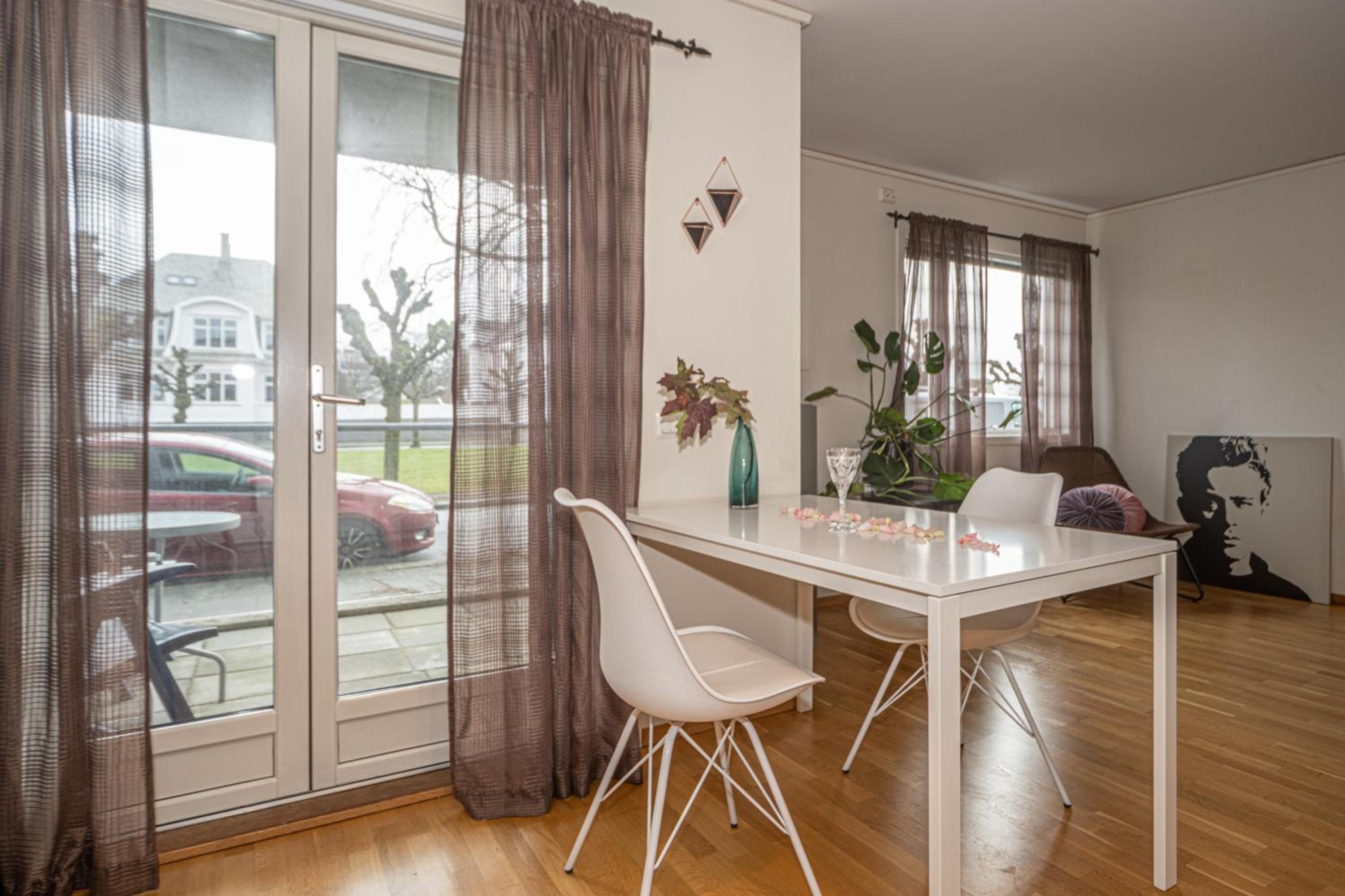 Supersentral 3-roms leilighet med parkering i garasje view 3