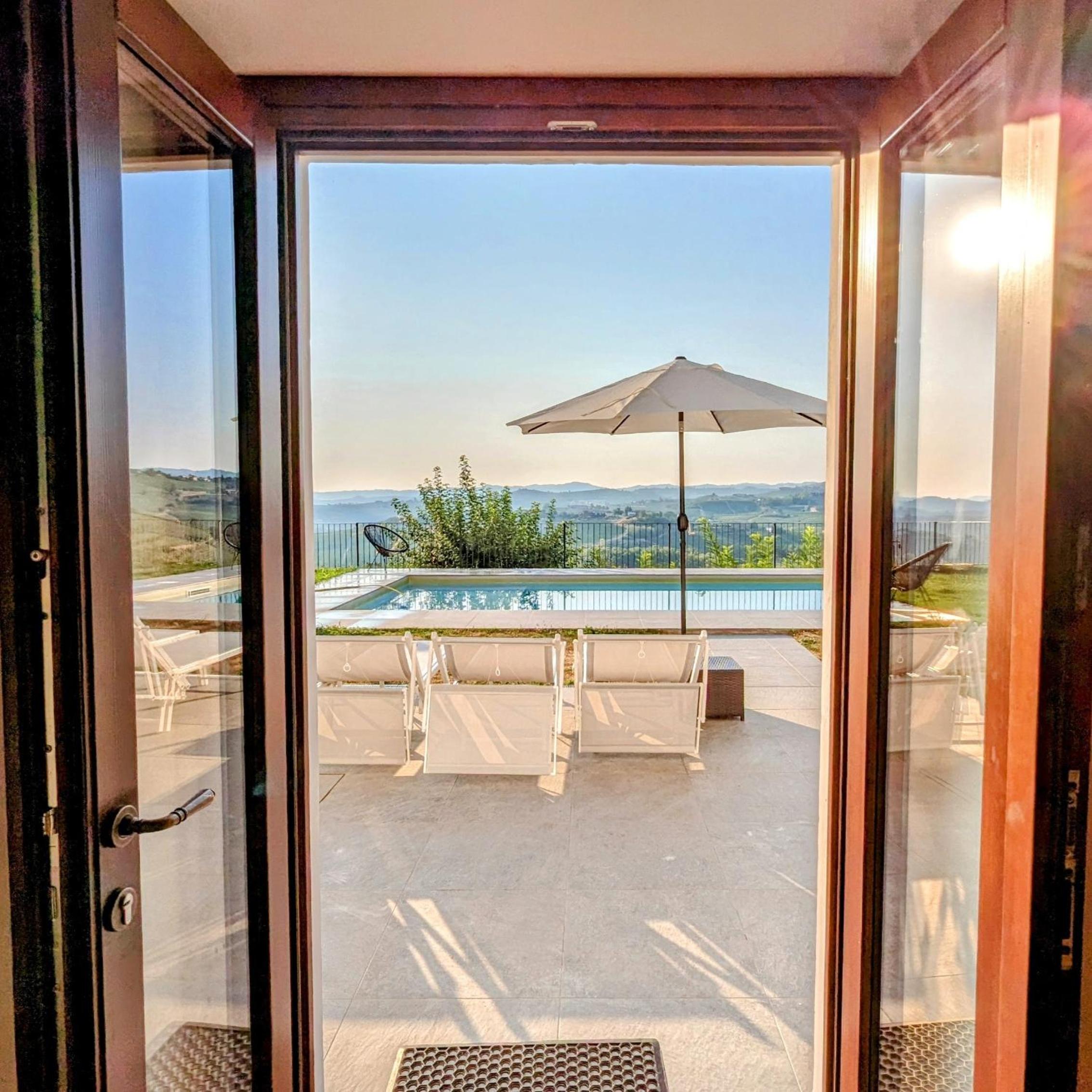 Villa Perla, hilltop location with pool