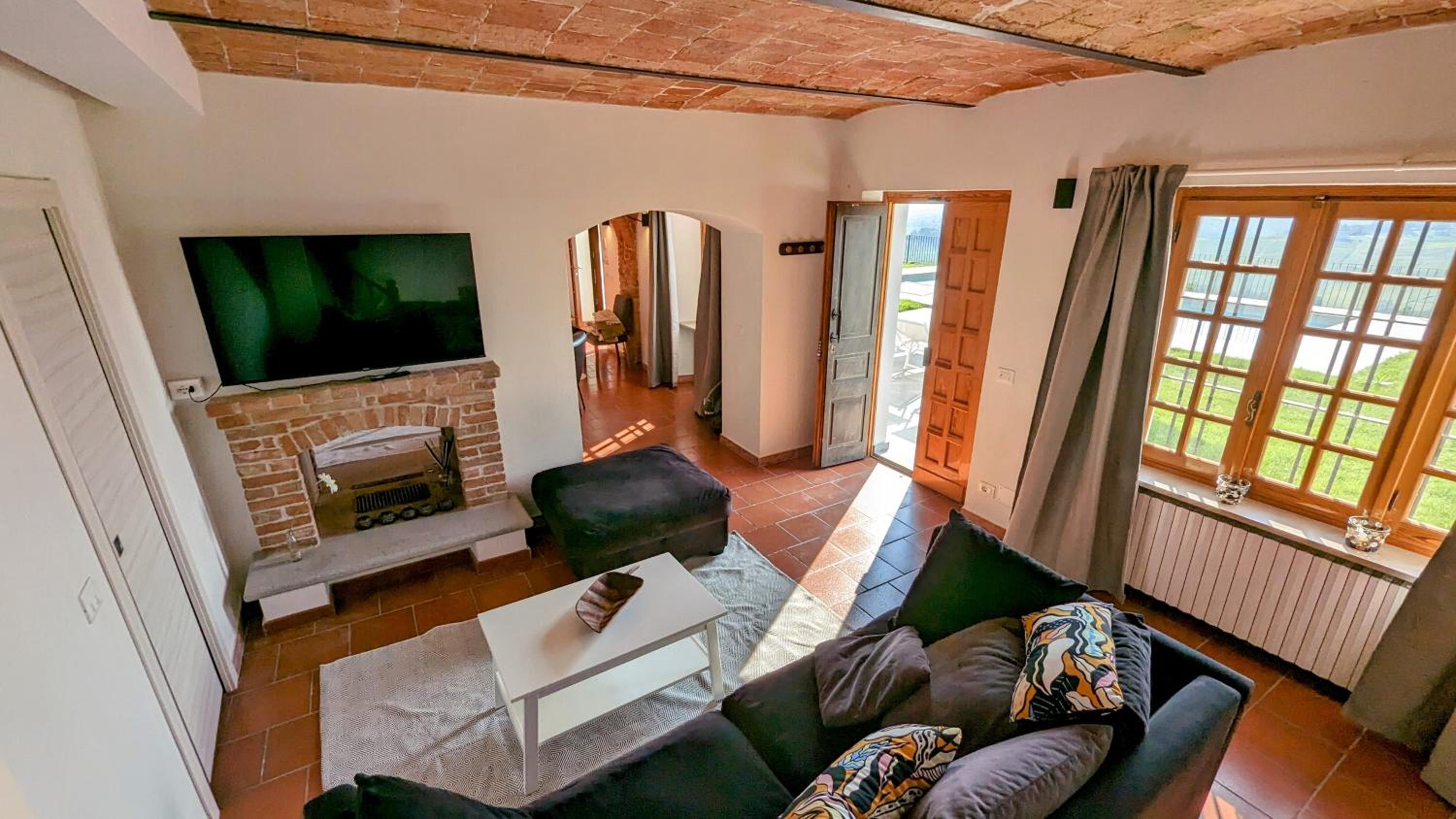 Villa Perla, hilltop location with pool