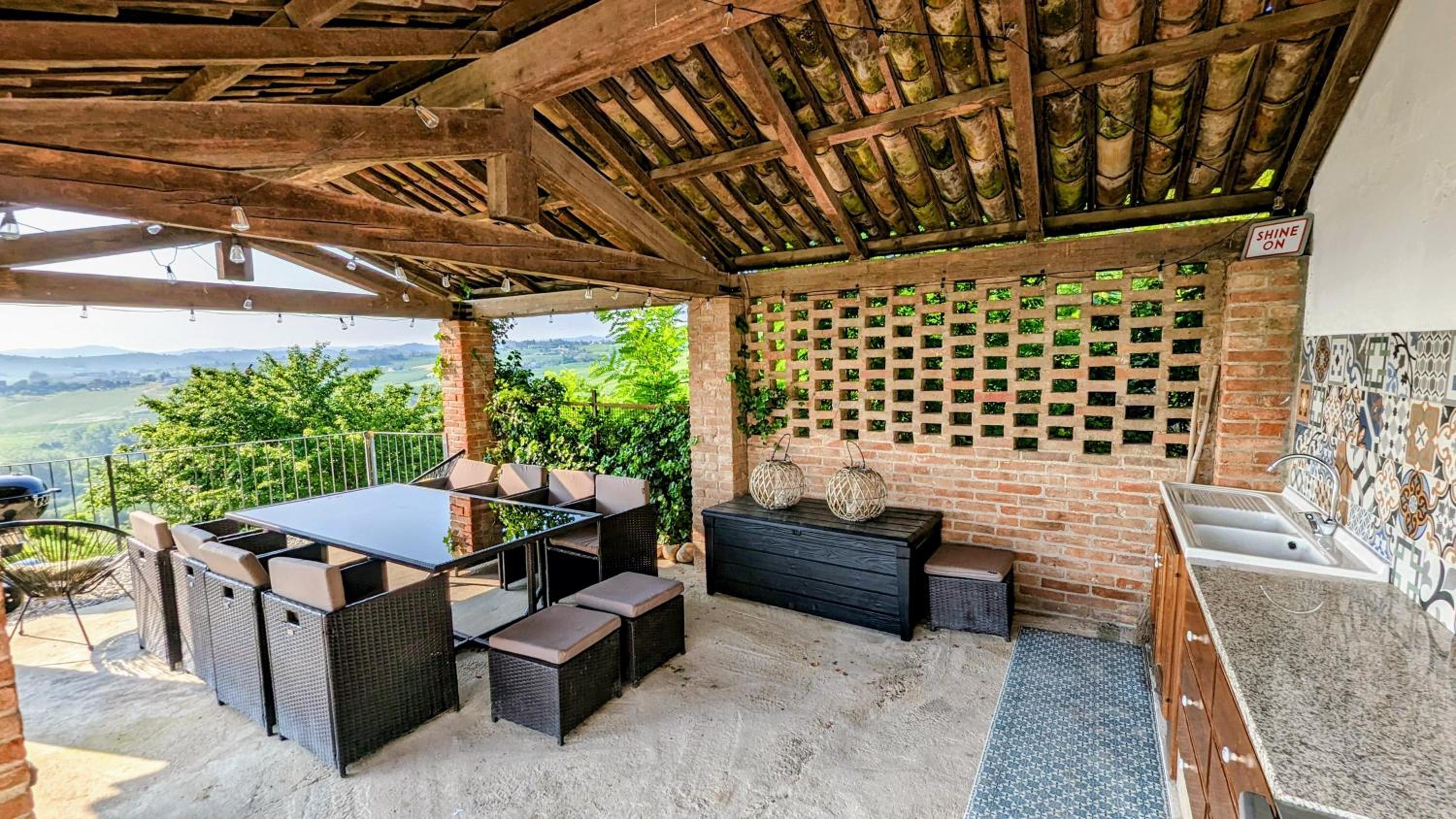 Villa Perla, hilltop location with pool