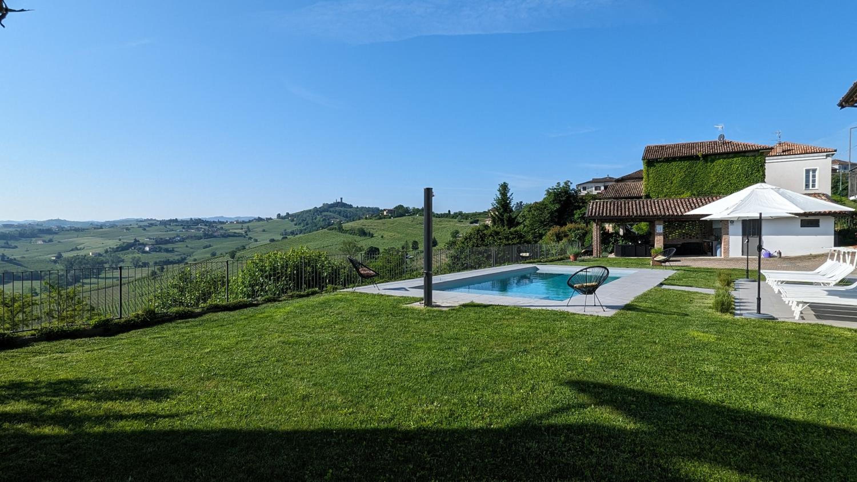 Villa Perla, hilltop location with pool