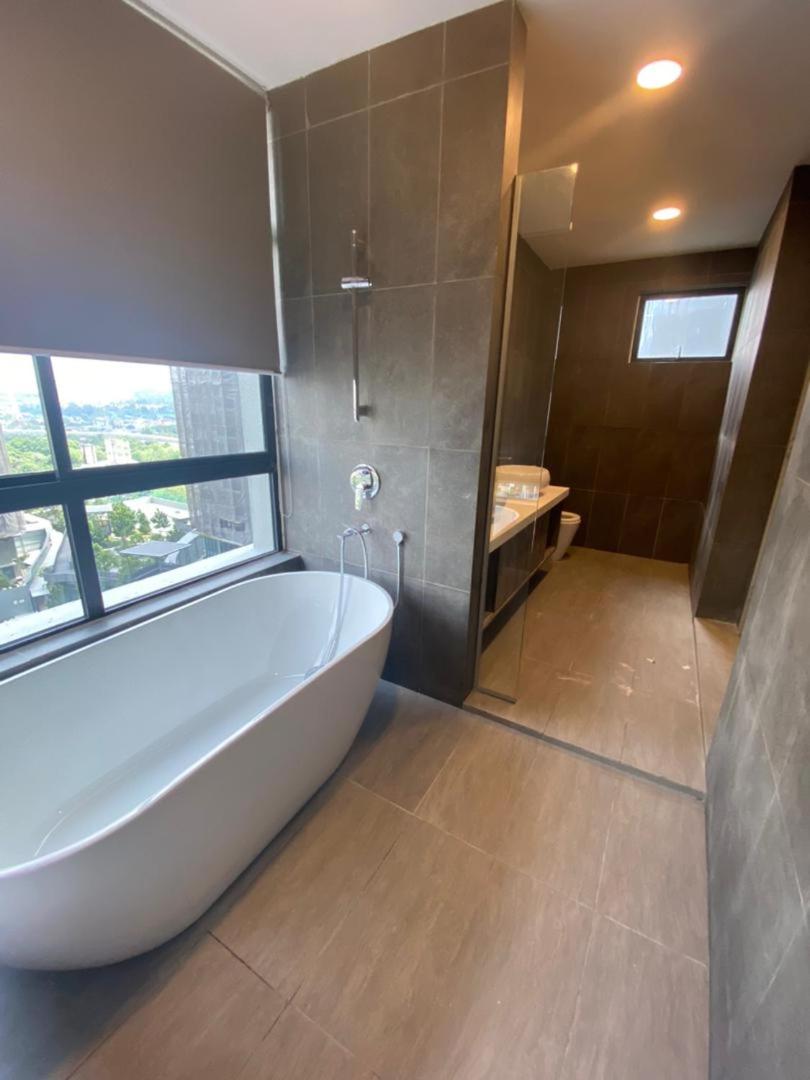 Astoria,4r3b,4kmtoklcc,1505sf,bigbalcony,newcondo,bathtub,nicefacilities