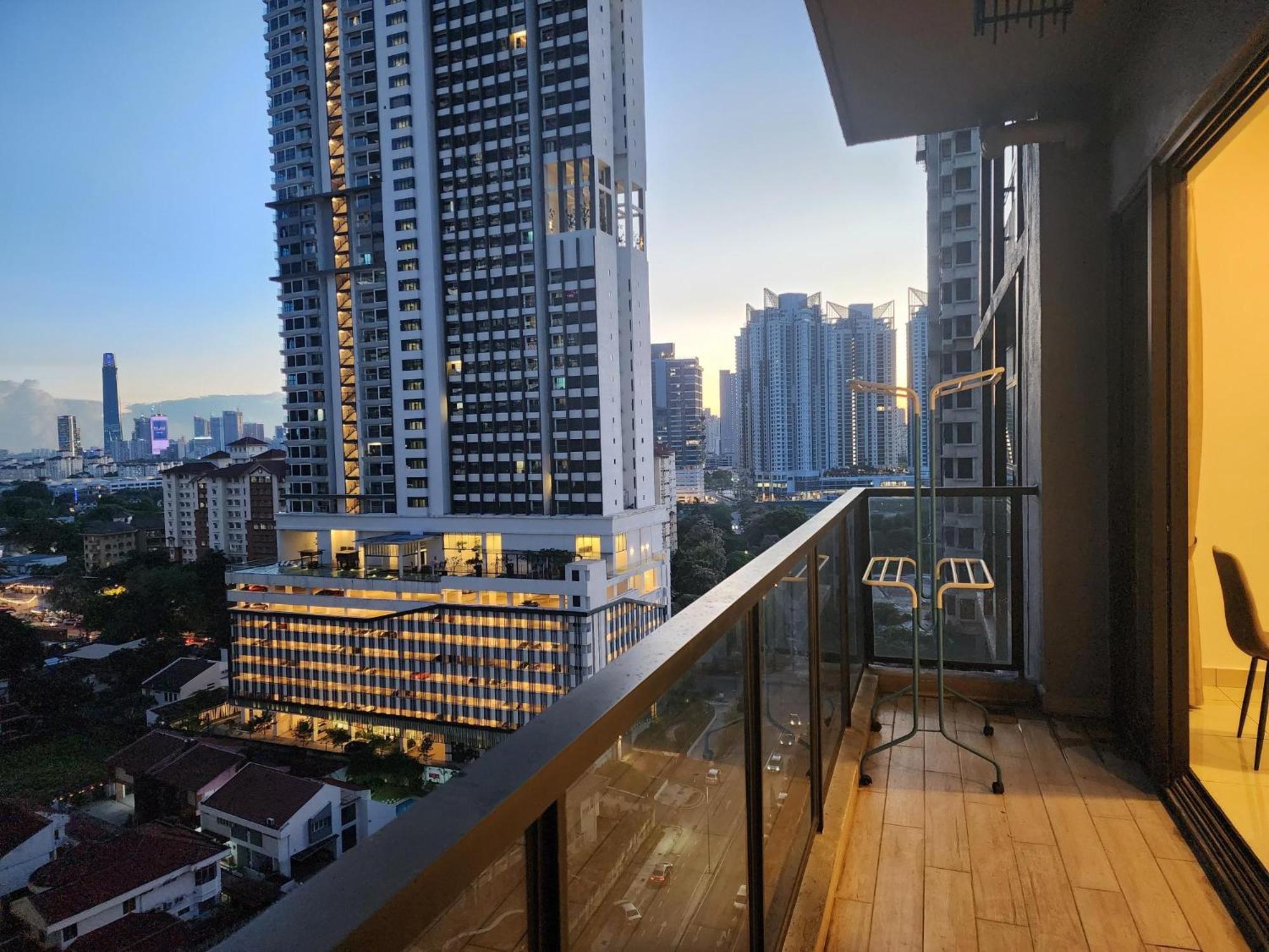 Astoria,4r3b,4kmtoklcc,1505sf,bigbalcony,newcondo,bathtub,nicefacilities