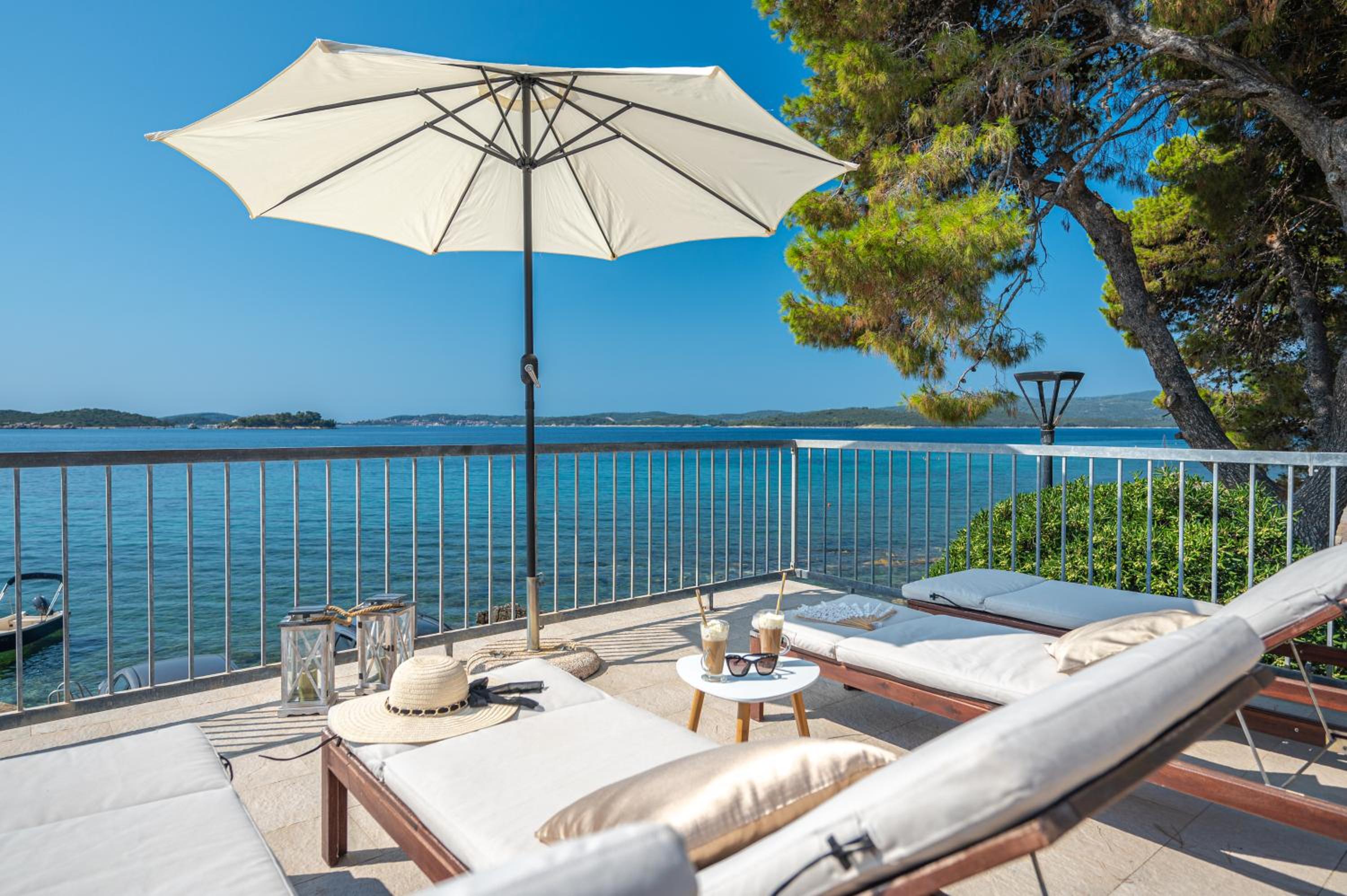 Beachvilla AdriaStone with Pool and Jacuzzi view 4