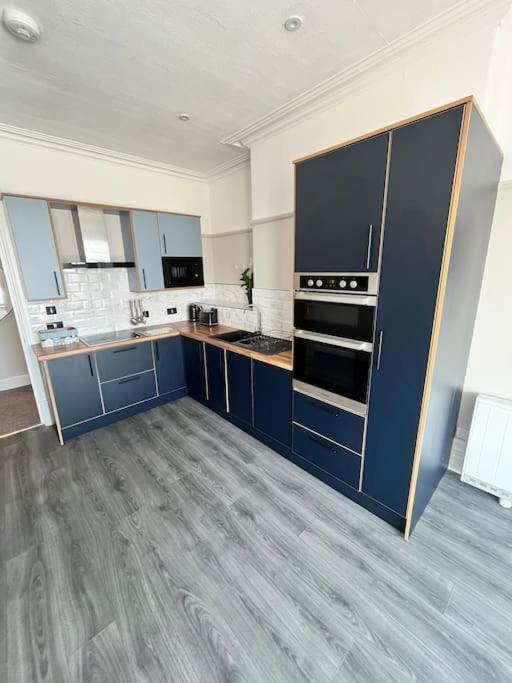 Stunning 2 Bedroom Ground Floor Sea View Apartment view 3